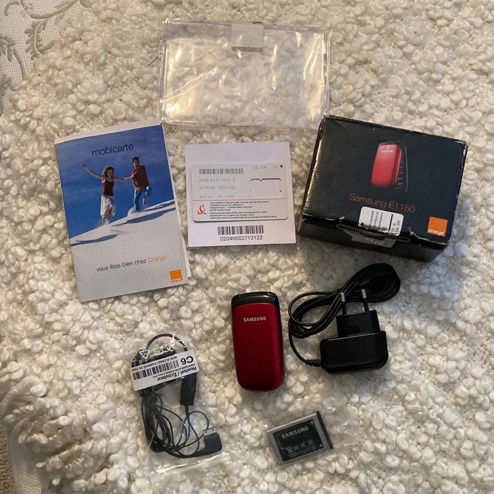 Samsung Mobile flip phone from France With Orange SIM card - like new